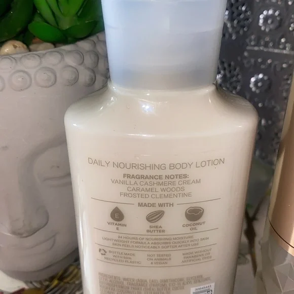 Nothing and Bodyworks Snowflakes and Cashmere gift set combo - Picture 3 of 3